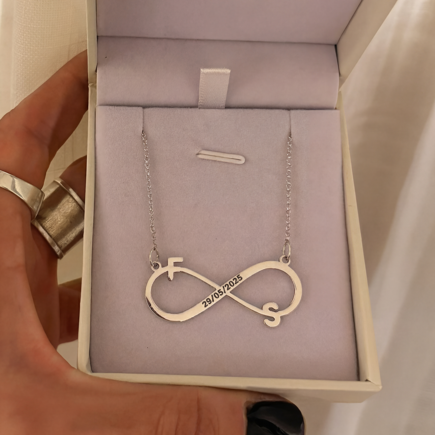 Cadena personalizada con símbolo infinito